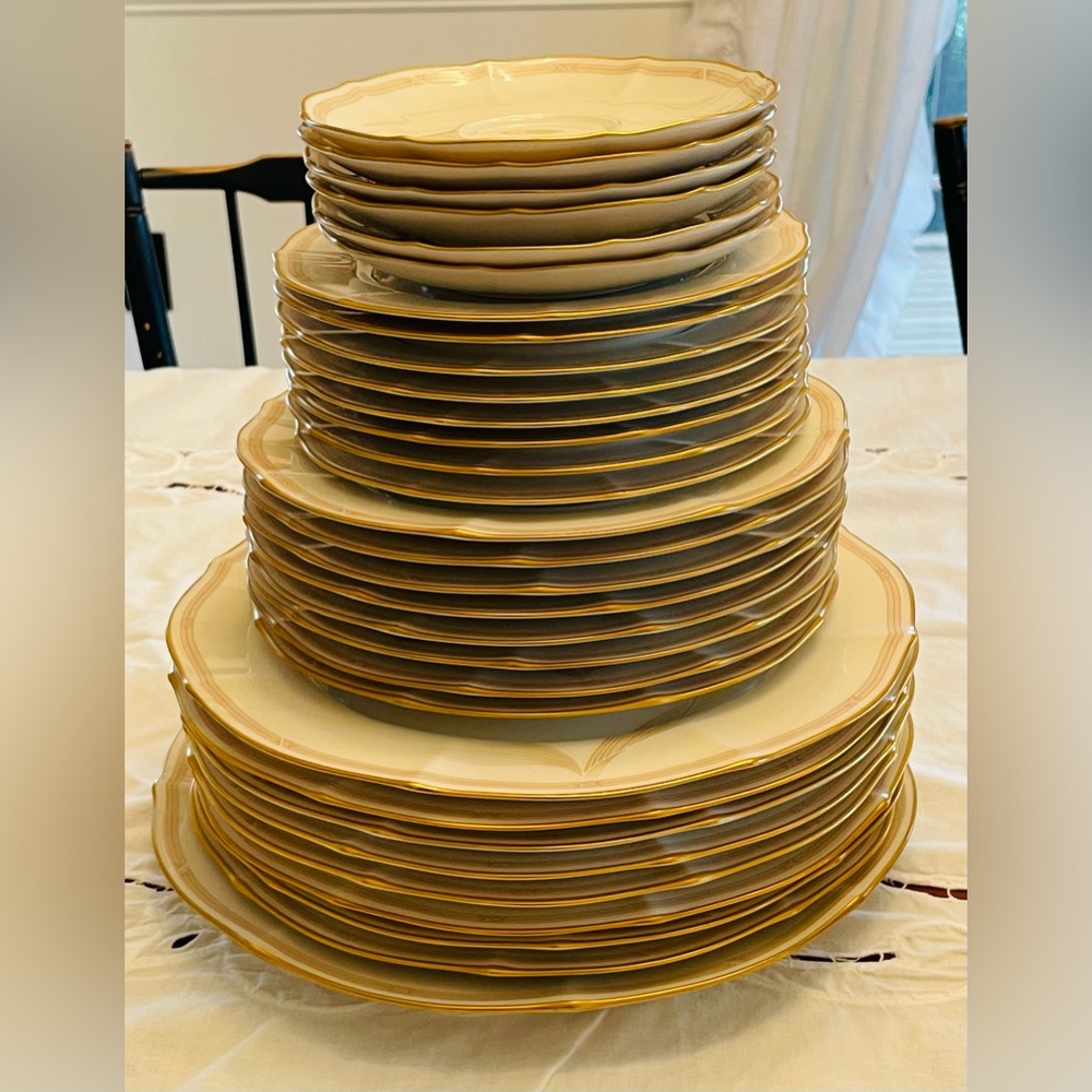 🌟Like New🌟  Coveted Noritake Imperial Blossom China Set 37 Piece Service for 8 - Picture 5 of 16